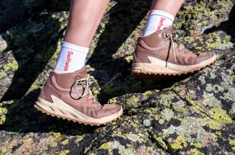 Keen Zionic Waterproof Mid (walking up rock)